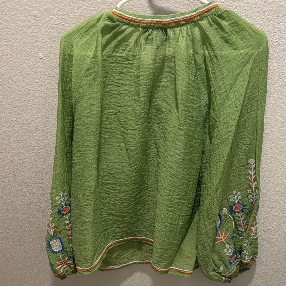 LIV Los Angeles Green Embroidered Blouse - Picture 4 of 5